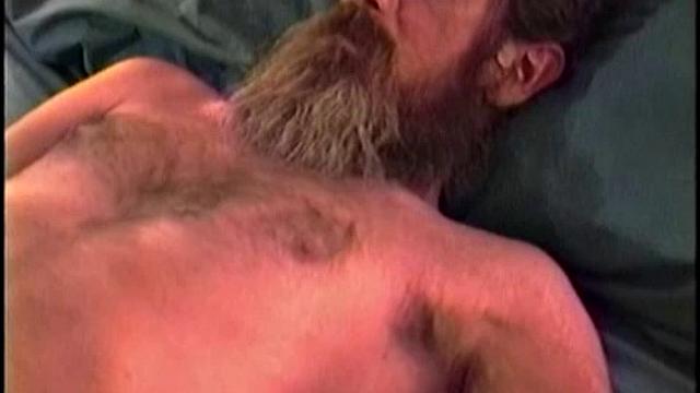 Рич шарится по подворотням, ищет, кто отсосёт и засадит палец в жопу