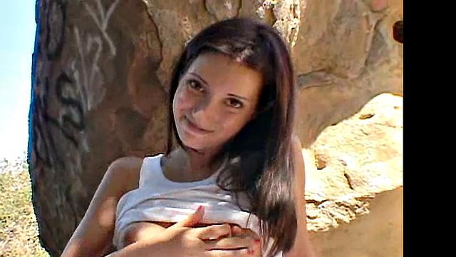 Chloe 18 Fingering her at the hill