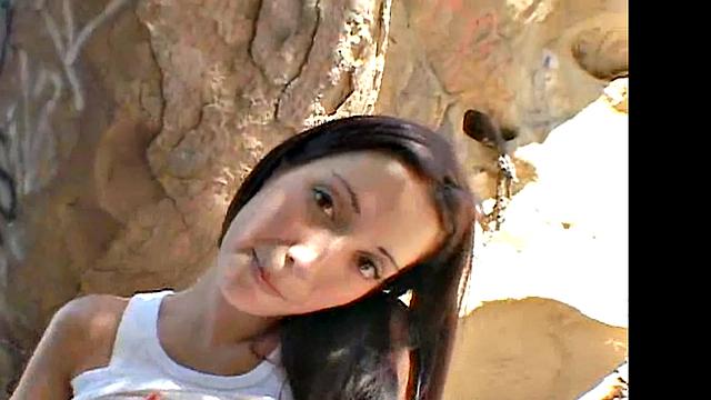 Chloe 18 Fingering her at the hill