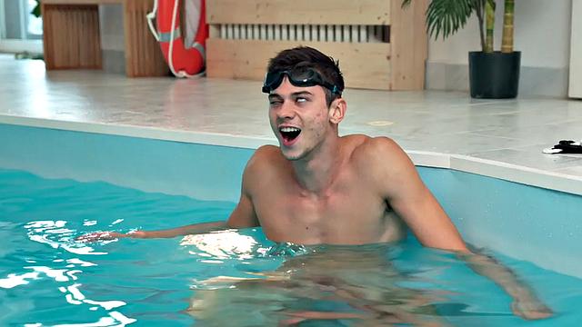 MILF fucked in swimming pool after blowing dick