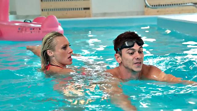 MILF fucked in swimming pool after blowing dick