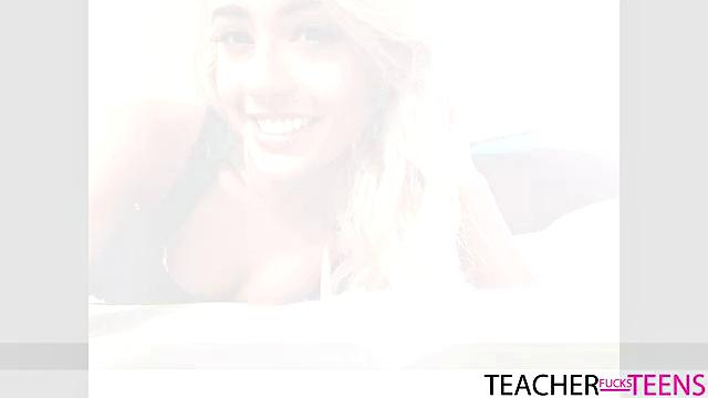 дженис и джесса устраивают горячий тройничок с двойным минетом