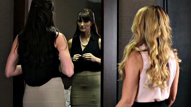 Squirting lesbians lick pussies after hot kissing