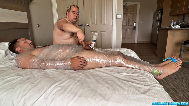 Щекотливая мумия с Принцем Щекотки