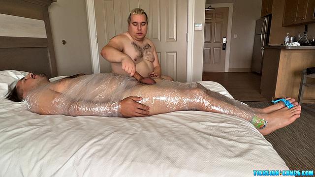 Щекотливая мумия с Принцем Щекотки