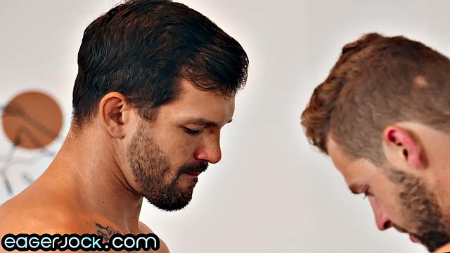 Amateur gym jocks in 3some