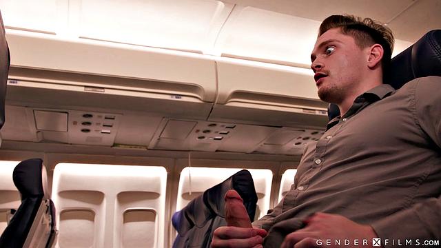 трансстюардесса больше любит турбулентность в постели