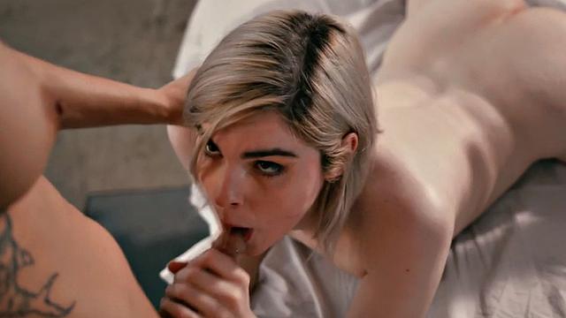 Trans beauty sucking before sex in parlor couple