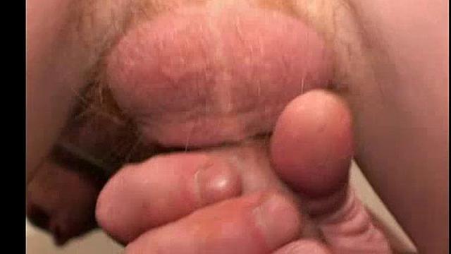 дикое дрочево - сперма летит фонтаном