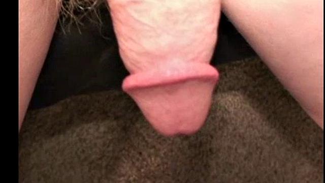 дикое дрочево - сперма летит фонтаном