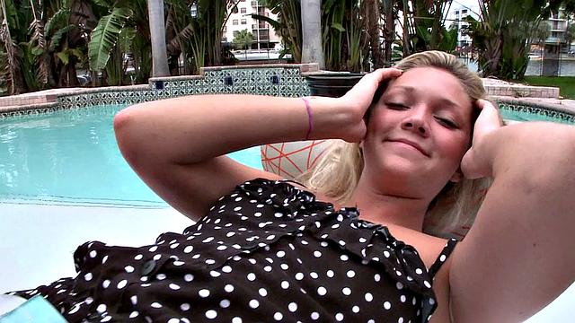 Jessie Lets Her Fingers Do Fucking