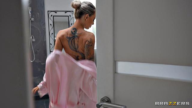 Balls Deep In MILF's Bubble Bath