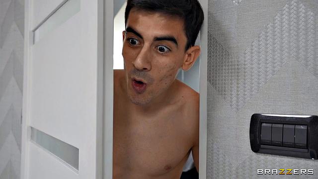 Balls Deep In MILF's Bubble Bath