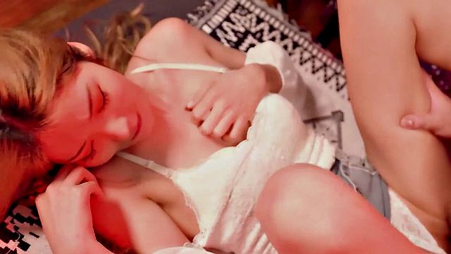 Li Zhiyan decides to see a medium to help her life around