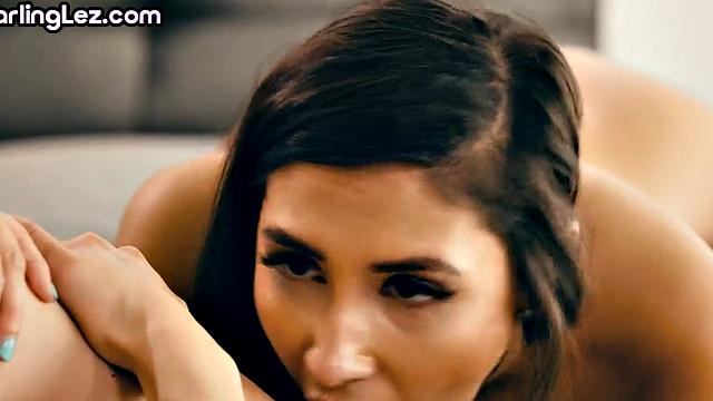 Horny lesbian sluts scissoring after cunnilingus