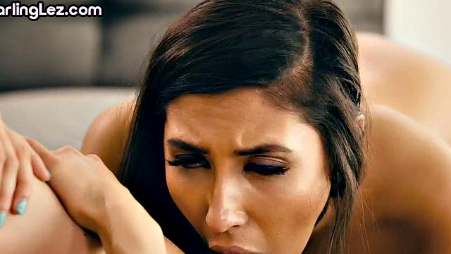 Horny lesbian sluts scissoring after cunnilingus