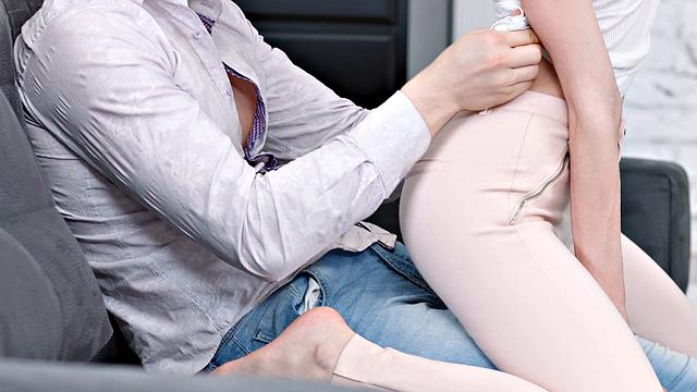 Slim Nerdy Babe Gets a Juicy Cumshot