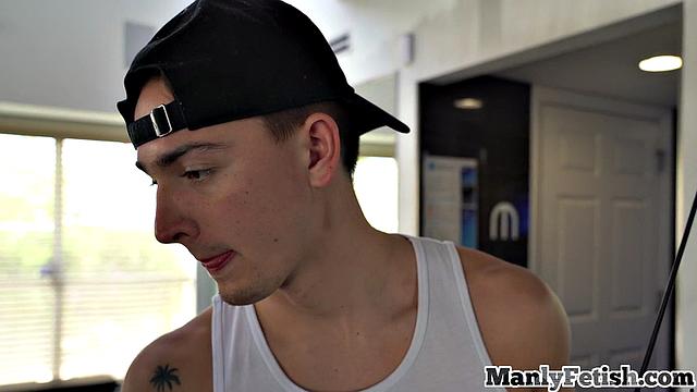 Cute stud gets pounded by muscular jock