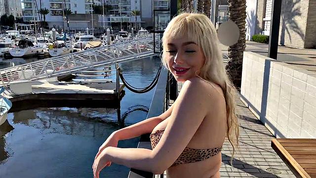 Jessica Gets A Cumrella