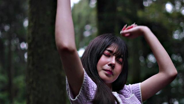 Welcome to our model Ranako In the wood