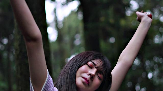 Ранака потерялась в лесу и теперь ей явно не до прогулок