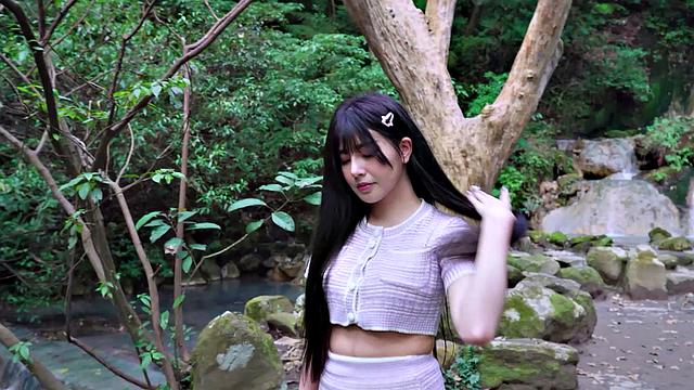 Ранака потерялась в лесу и теперь ей явно не до прогулок