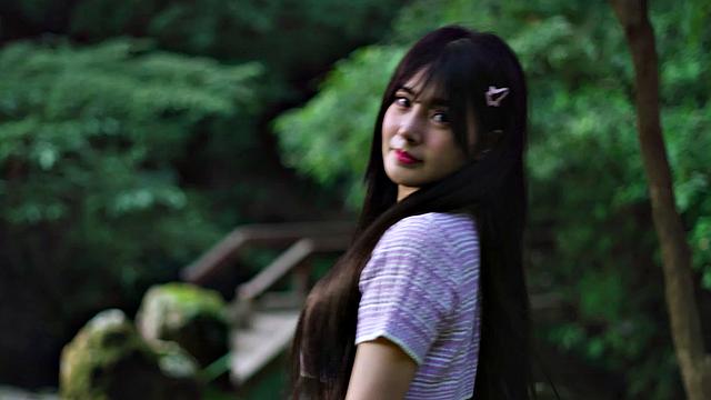 Welcome to our model Ranako In the wood