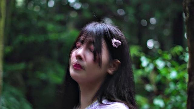 Welcome to our model Ranako In the wood