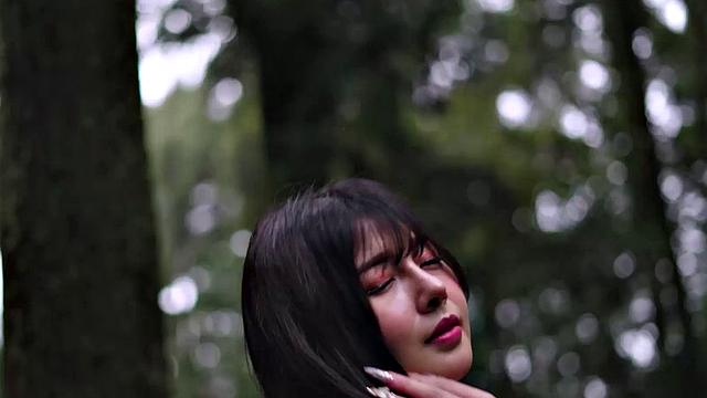 Ранака потерялась в лесу и теперь ей явно не до прогулок