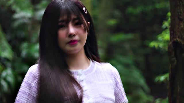 Welcome to our model Ranako In the wood