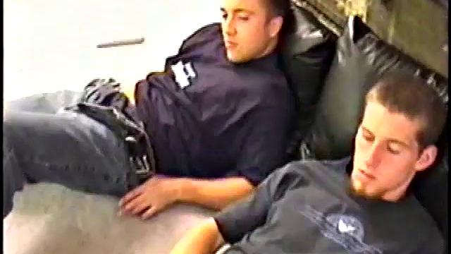 джонни впервые сосёт член адаму и получает сперму на лицо