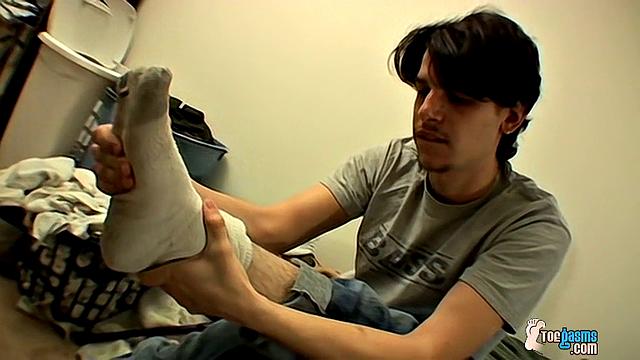 Bareback Boys Chain And Marke Enjoy Feet