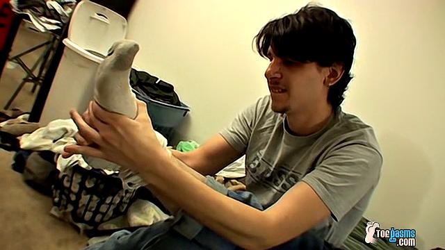 Bareback Boys Chain And Marke Enjoy Feet