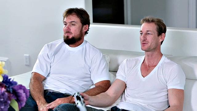 две рыжие развратницы заводят отчимов горячим переодеванием и обменом партнерами