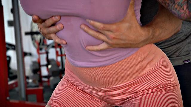 София Лок покоряет спортзал и Дони, там мышцы напрягаются по-настоящему