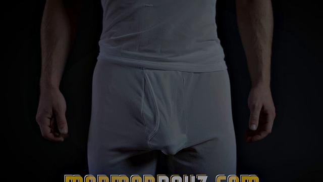 парень с сочной жопой получает свой большой приёмчик за кулисами