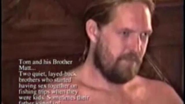 два мужика не выдерживают жары и устраивают страстный перепих на обочине