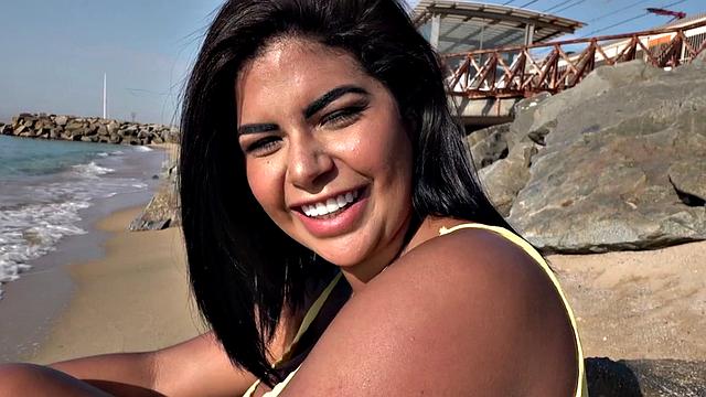 Curvy Latina gets pulled for outdoor in POV action