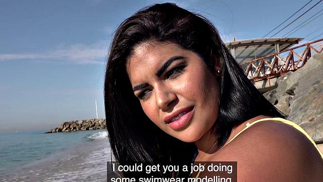 пышная латинка трахается на улице и у бассейна в pov