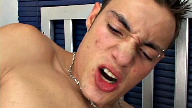 Смотри, как Уилсон и Октавио жарят друг друга без резинки по-гейски.