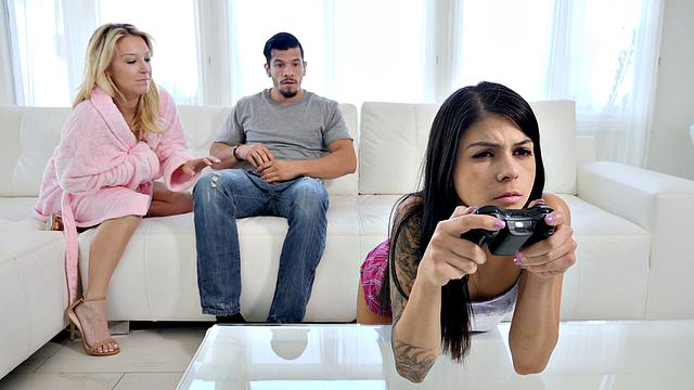 Fucking Stepmom Like A Game