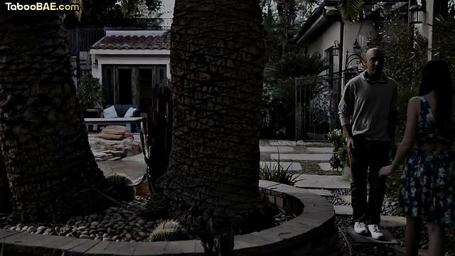 Нердиха с волосатой киской сосёт и получает по полной - не день, а праздник!