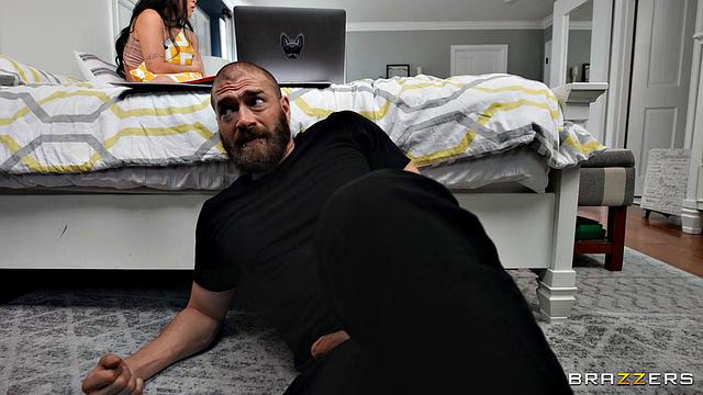 Кимми Кимм не выдержала и дала перепихнуться прямо во время учебы, пока отец не спалил их с Ксандером.