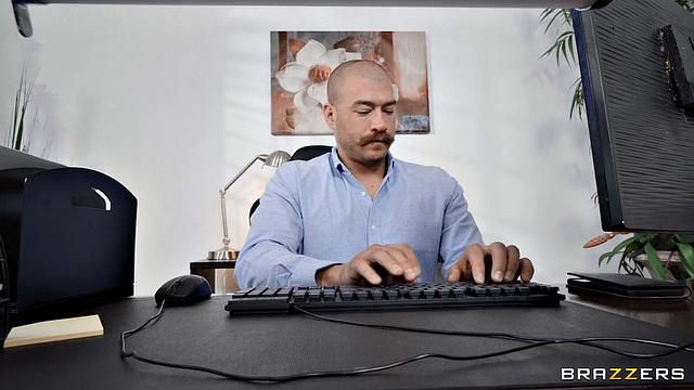 Жена и любовница: офисный трах без перерыва, пока муж не спалился с двумя сразу!