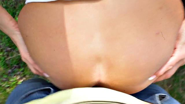 Public perfect babe picks up for fuck in car