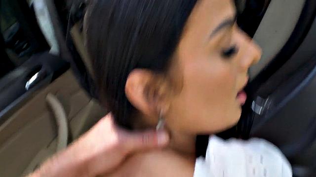 Public perfect babe picks up for fuck in car