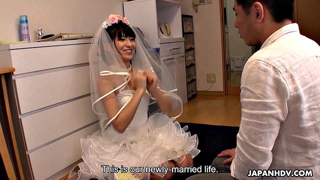 Рури Нарумиа трахается и сосёт в свадебном платье