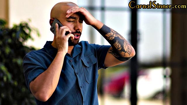 Блондинка с аппетитной жопой лижет и кайфует в 69 после мощной трахи.