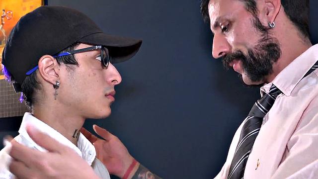 Tattooed daddy fucks skinny Latin twink in office