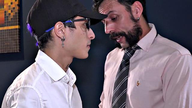 Tattooed daddy fucks skinny Latin twink in office